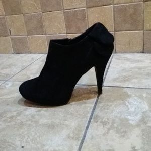 Impo Priscilla almond toe black suede ankle boots